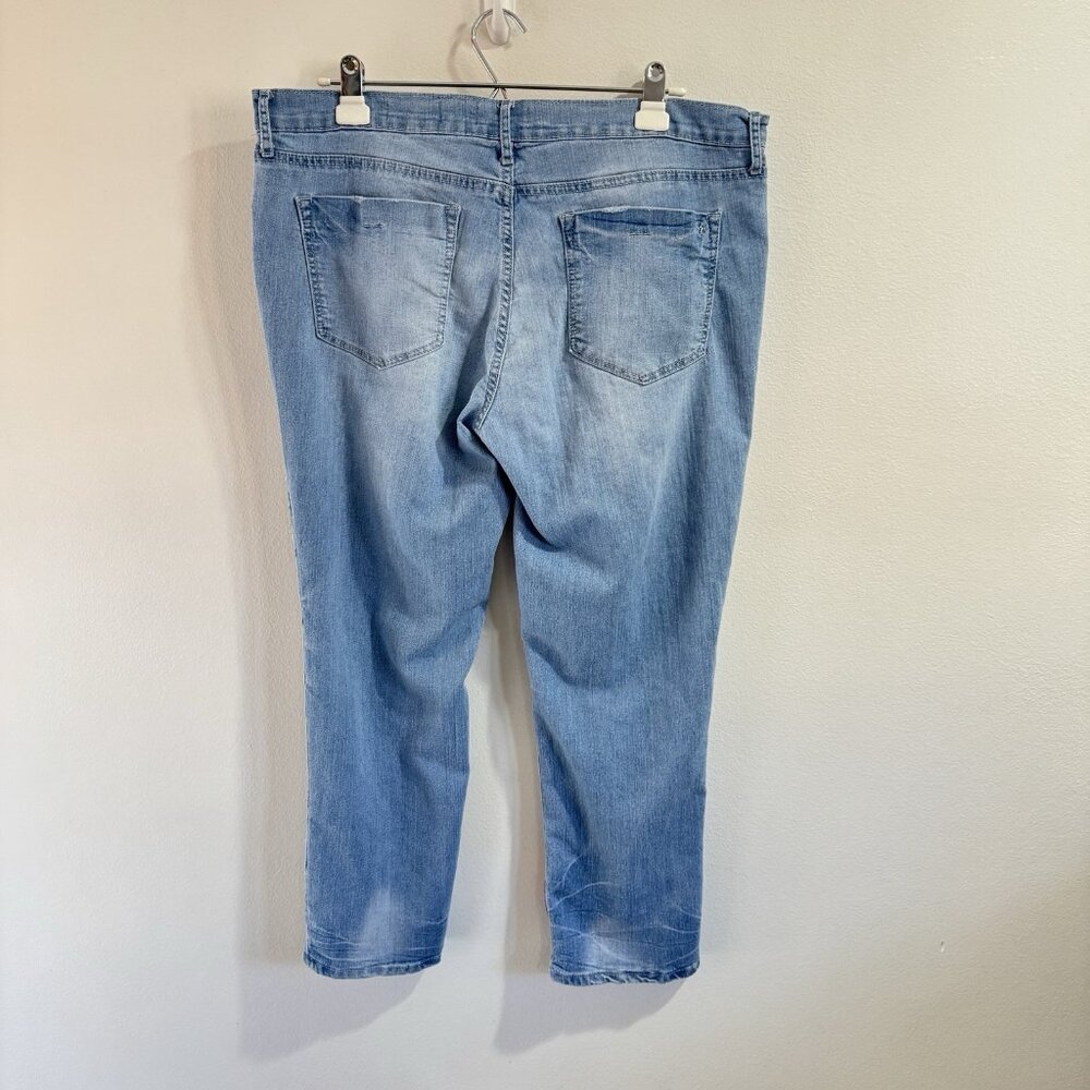Jessica Simpson Mika Best Friend Jeans 32 / 14 Light Wash Floral Embroidered - Picture 5 of 10